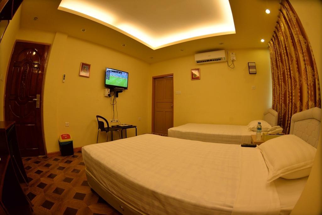 New Golden Forward Hotel Янгон Экстерьер фото