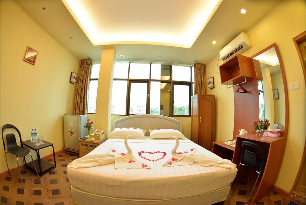 New Golden Forward Hotel Янгон Экстерьер фото