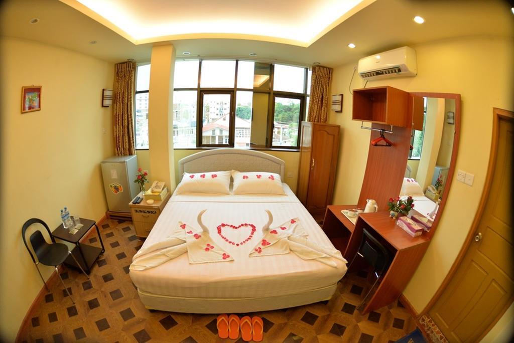 New Golden Forward Hotel Янгон Экстерьер фото