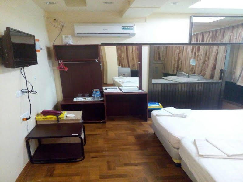 New Golden Forward Hotel Янгон Экстерьер фото