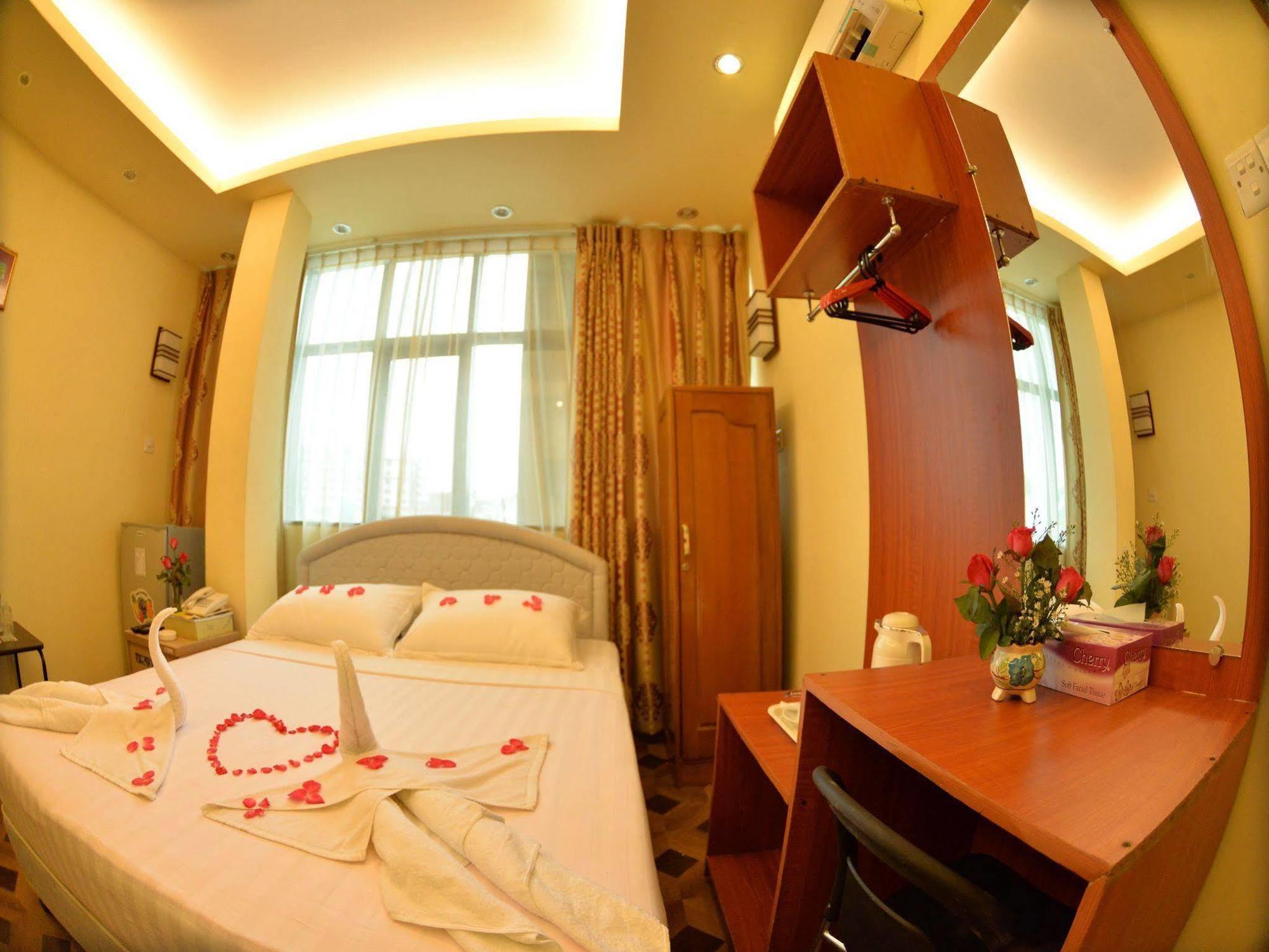 New Golden Forward Hotel Янгон Экстерьер фото