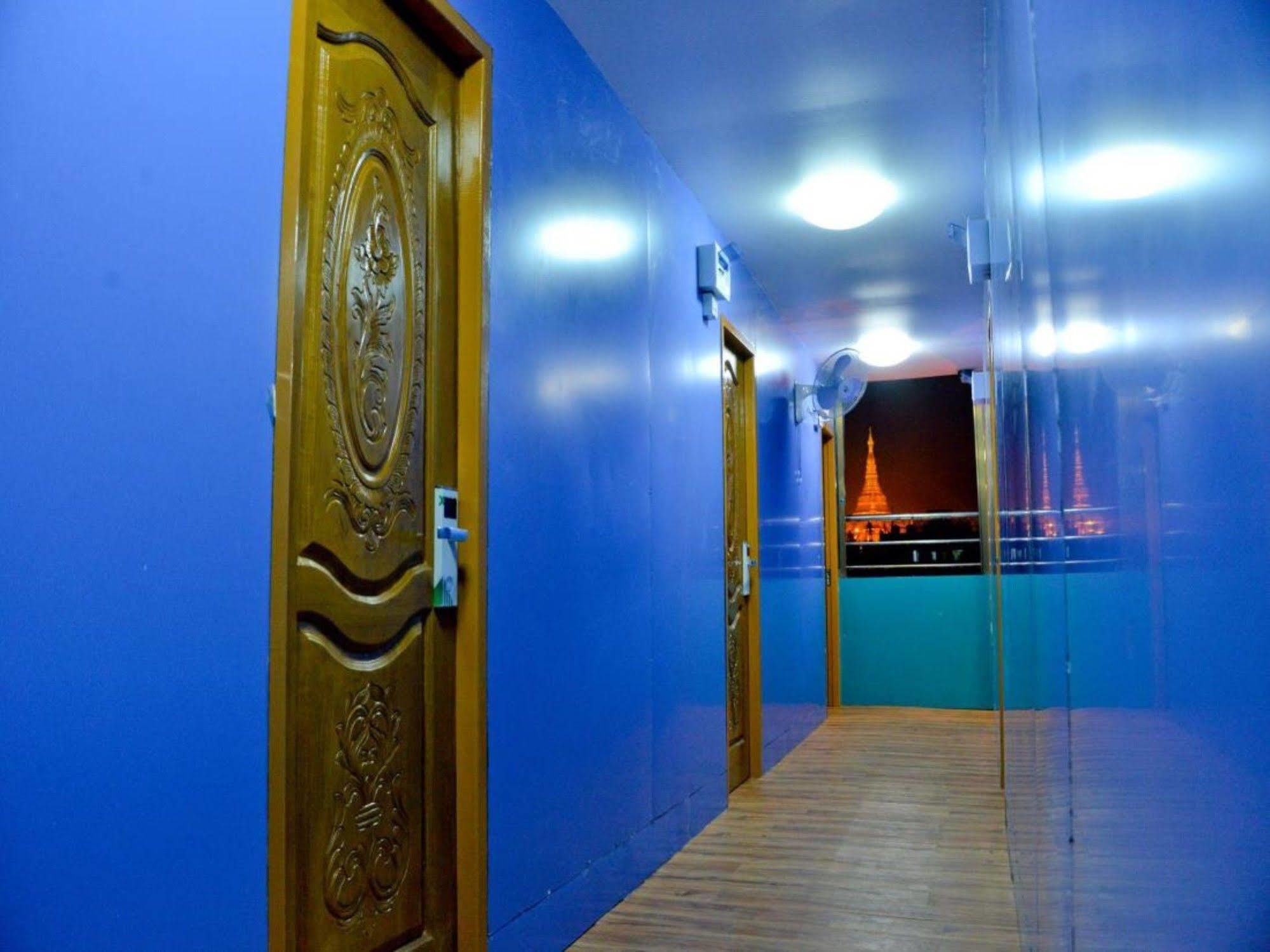 New Golden Forward Hotel Янгон Экстерьер фото