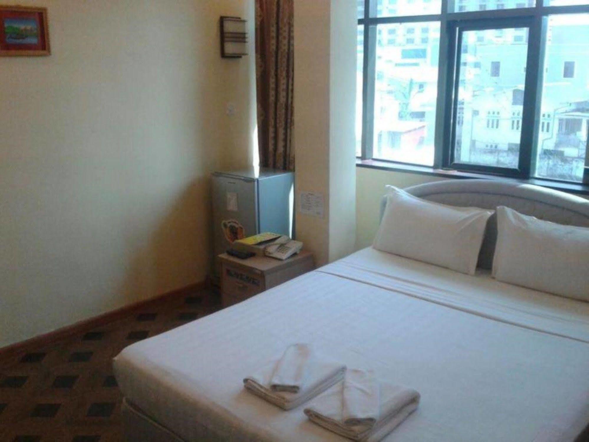 New Golden Forward Hotel Янгон Экстерьер фото