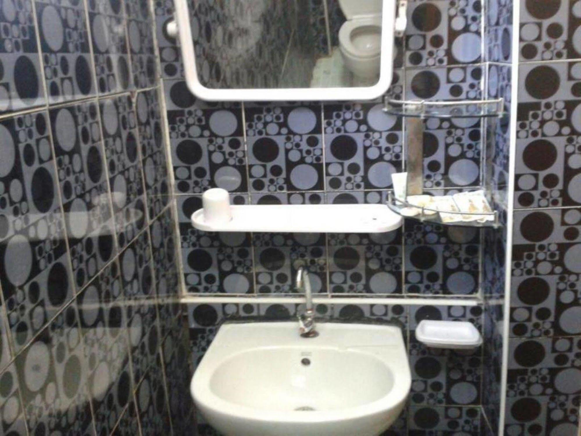 New Golden Forward Hotel Янгон Экстерьер фото
