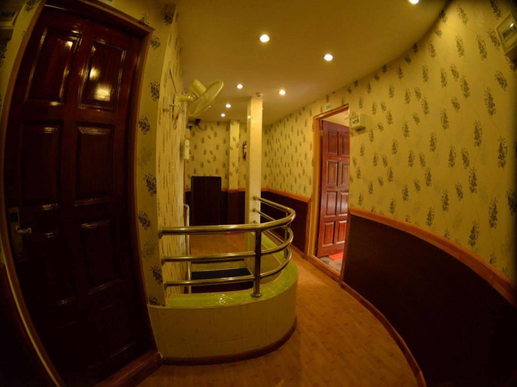 New Golden Forward Hotel Янгон Экстерьер фото