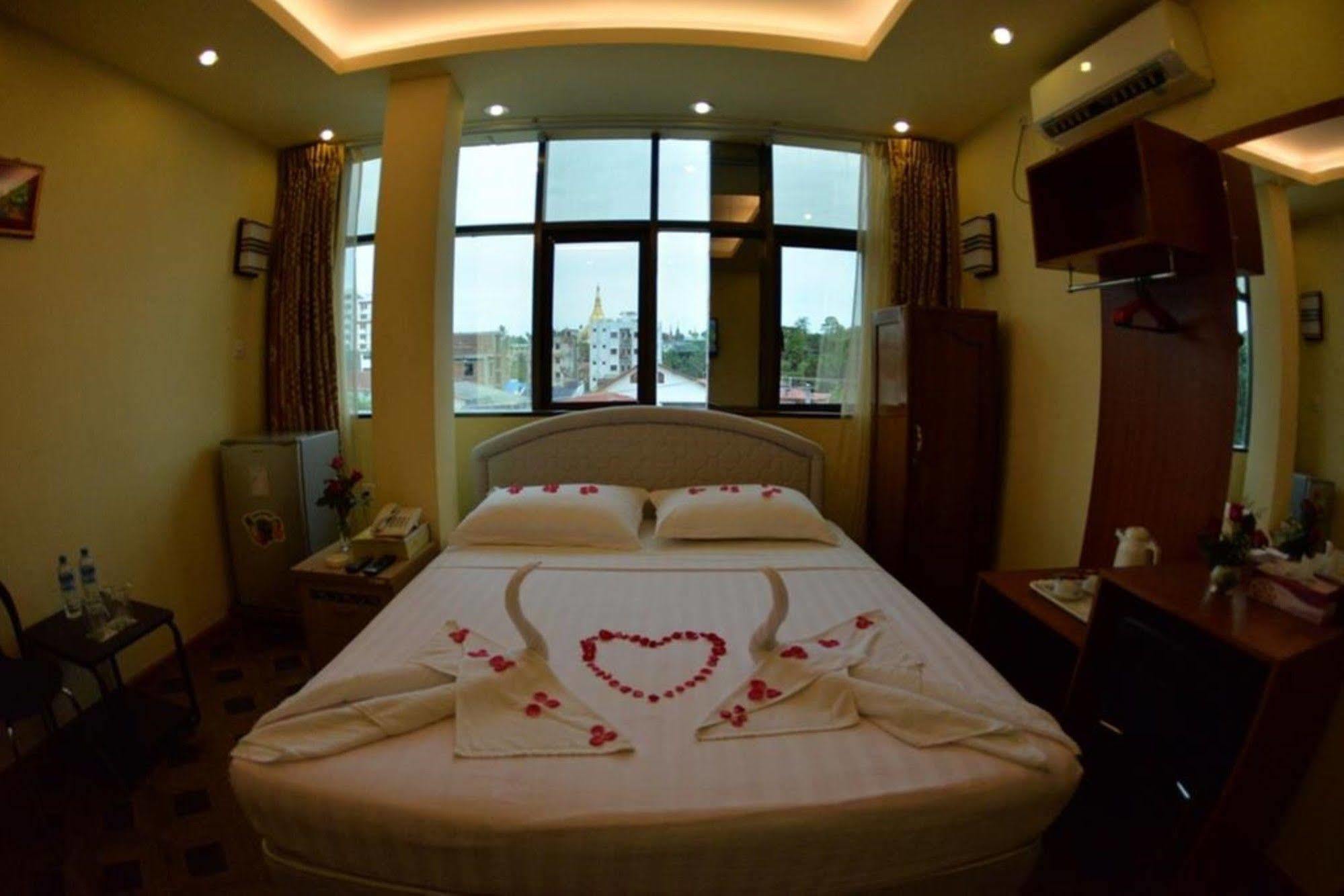 New Golden Forward Hotel Янгон Экстерьер фото
