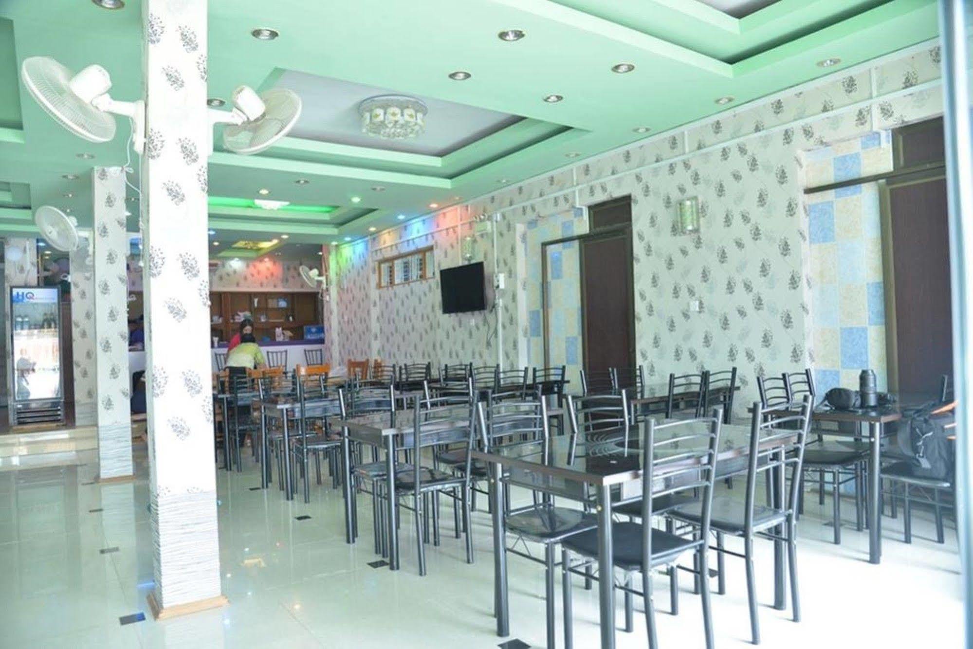 New Golden Forward Hotel Янгон Экстерьер фото